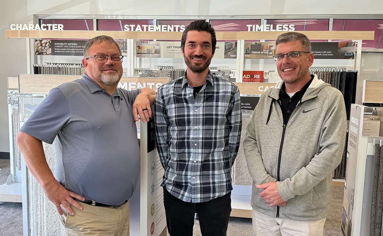 Staff in flooring showroom in Ohio for Buddy's Flooring America 